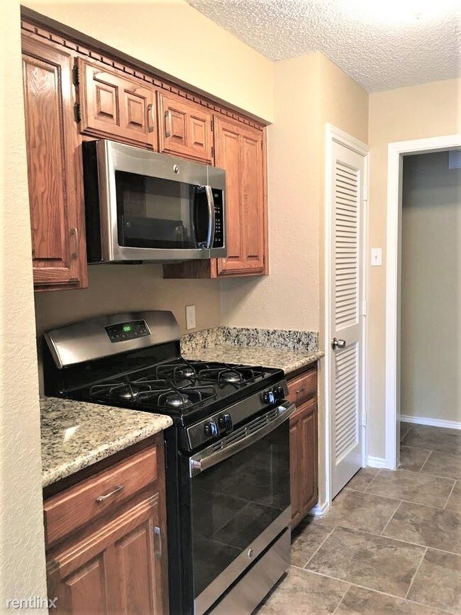 Building Photo - 4 br, 2 bath House - 422 Roundtop Blvd