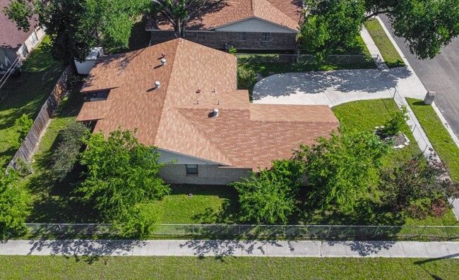 Building Photo - 1307 Linda Spur