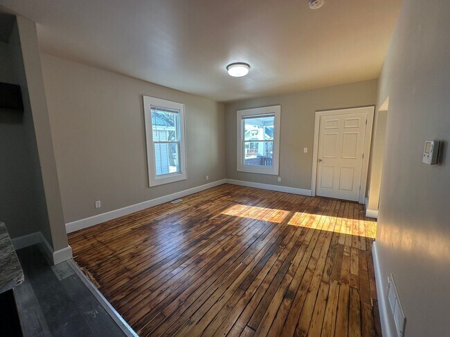 Foto del edificio - Large Open Concept 5BR/2BA Rent to Own Home