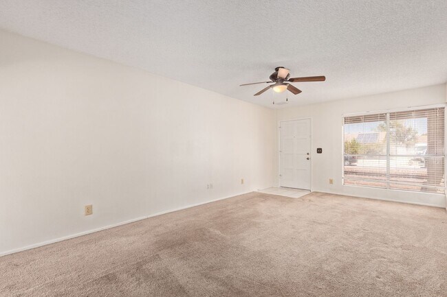 Building Photo - Comfortable 3-Bed, 2-Bath Home in Glendale...