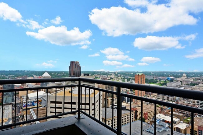 Foto del edificio - Luxury 3-Bed 2-Bath St. Paul Condo - Avail...