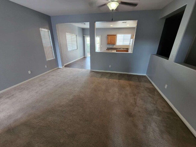 Foto del edificio - "Charming 3-Bed Oasis with 2 Full Baths in North Las Vegas – 1305 Sq Ft of Comfort!"