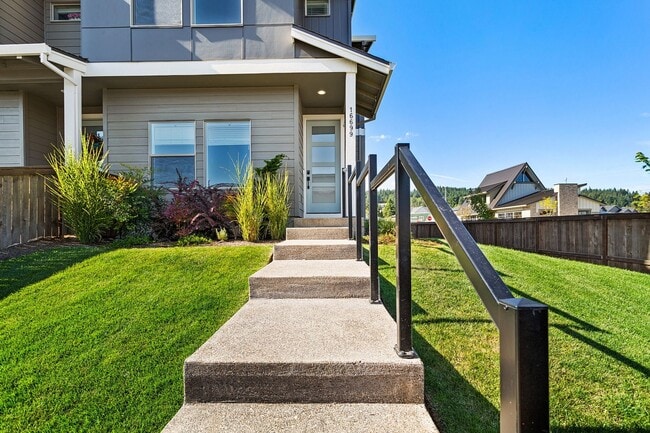 2022 - Plenty of upgrades ! Access to Pool + Amenities. AC on Main, Walking trails, Nice End uni... - 2022 - Plenty of upgrades ! Access to Pool + Amenities. AC on Main, Walking trails, Nice End uni... House