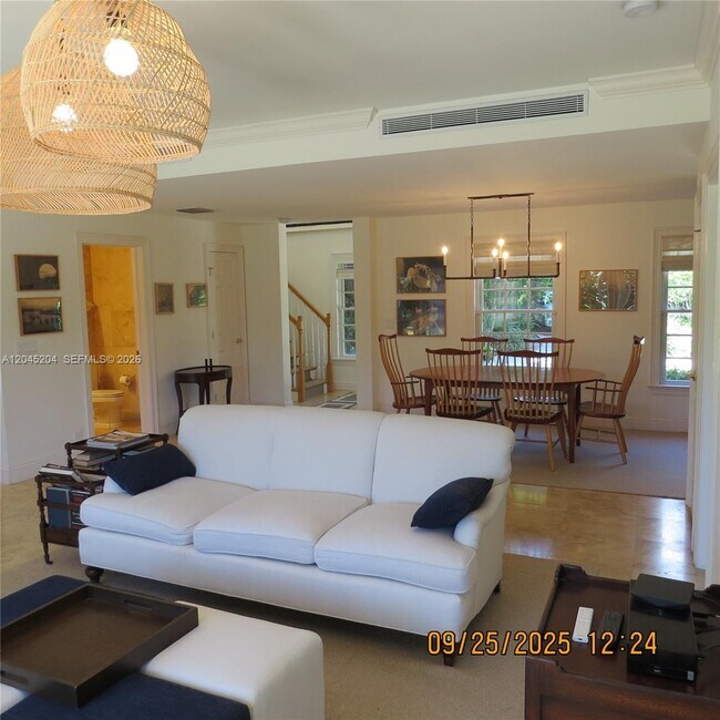 Building Photo - 404 S Beach Rd