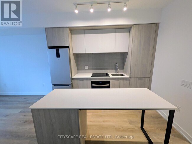 Photo du bâtiment - 395 Square One Dr