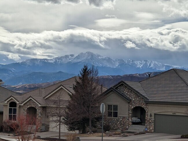 Foto del edificio - Beautifully Upgraded Ranch Home in D20