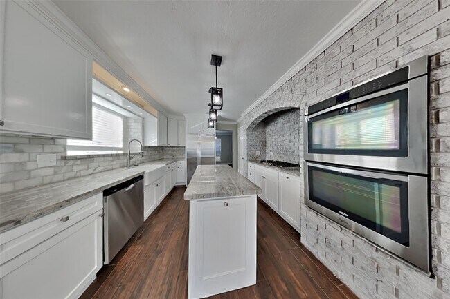 Building Photo - 16418 Wellers Way