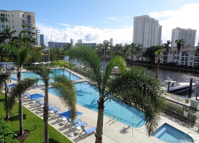 Foto del edificio - 2950 NE 188th St