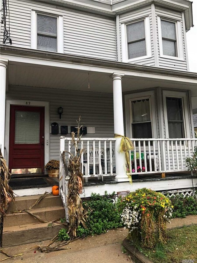 Primary Photo - 49 E Main St