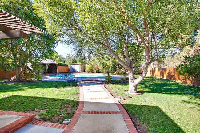 Building Photo - 5923 Jumilla Ave