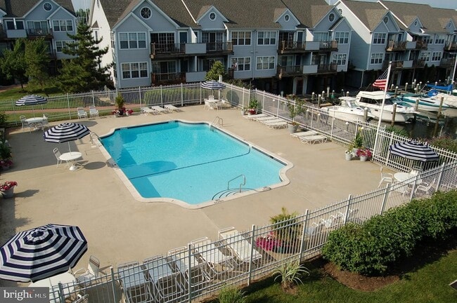 Building Photo - 247 Fountain St