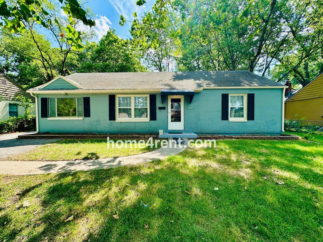 Foto principal - Adorable Ranch in Roeland Park w/ Wood Flo...