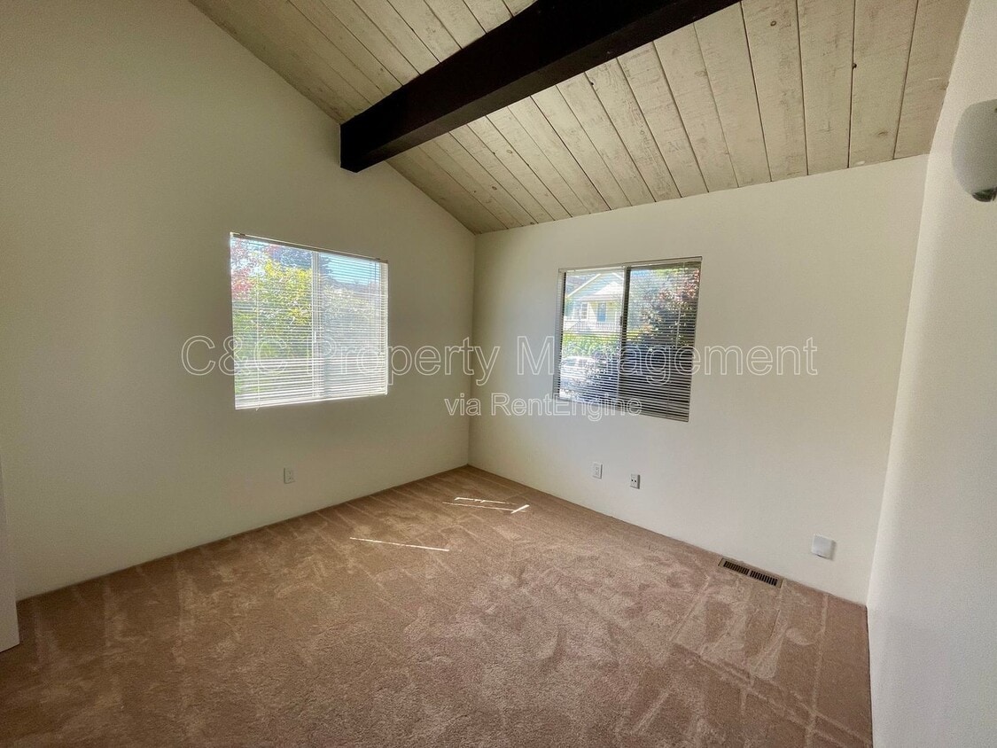 Foto del edificio - 599 Irving Ave