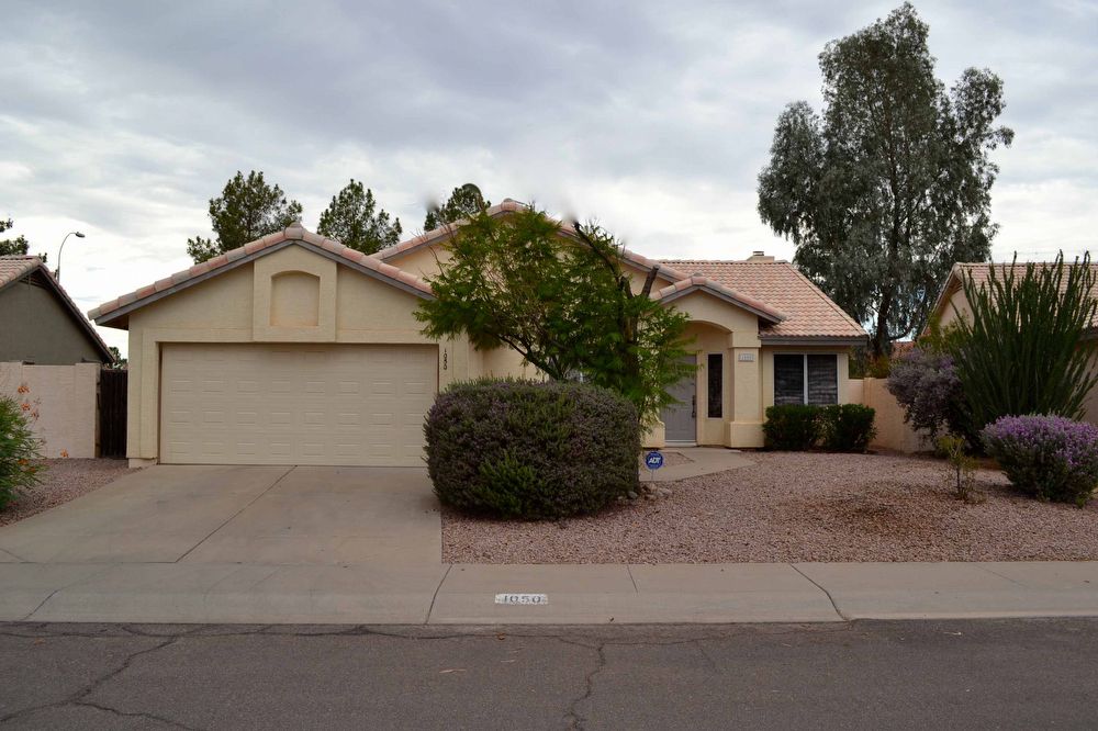 Primary Photo - 1050 E Harbor View Dr