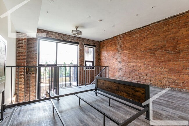Foto del edificio - 1 bed 1 bath LOFT in Fenway..... don't miss out!! SEPT 1st