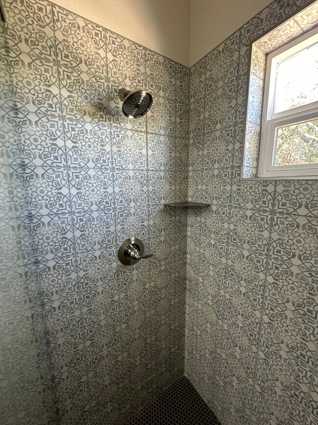 Foto del edificio - 918 N El Paso St