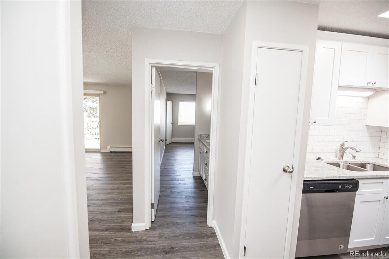 8500 E Jefferson Ave Unit 13F, Denver, CO 80237 Condo for Rent in Denver, CO