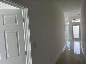 Building Photo - 1552 SW 154th Ct