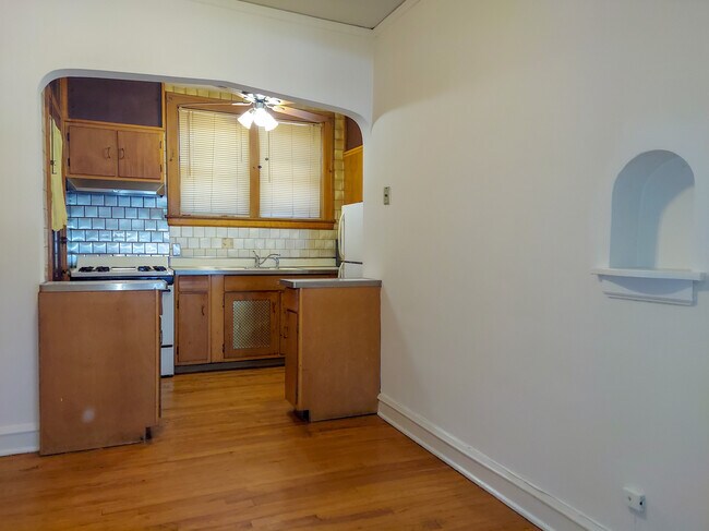 Building Photo - 3322 N Menard Ave