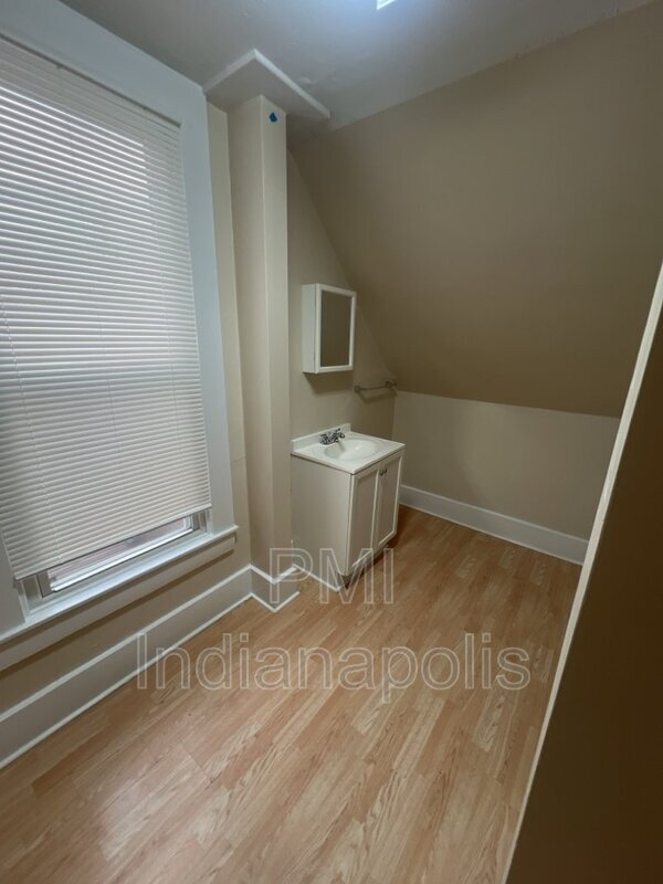 Building Photo - 734 N Belleview Pl