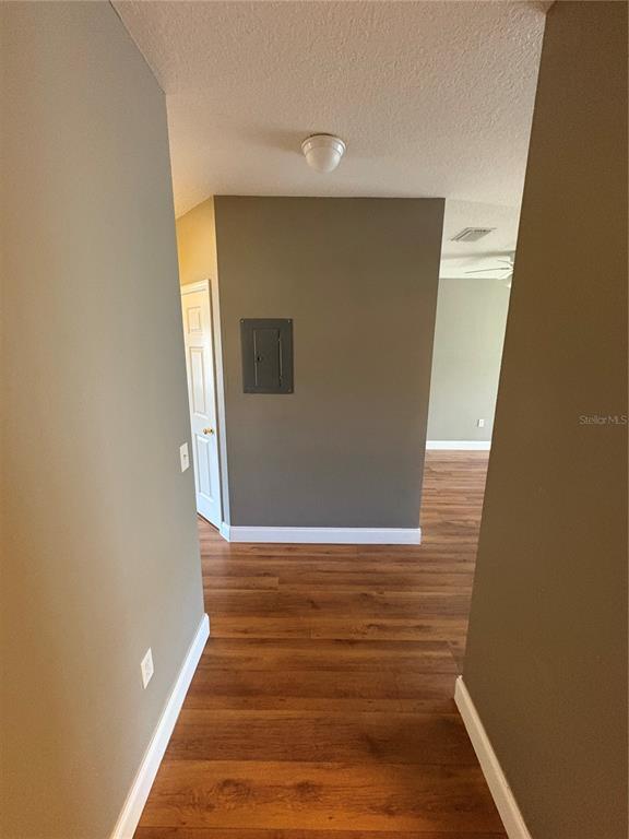 Foto del edificio - 6413 Hollydale Pl