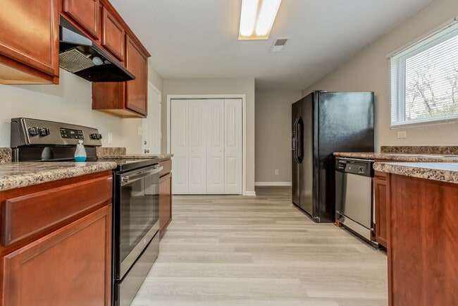 Building Photo - 16866 Wellhouse Dr
