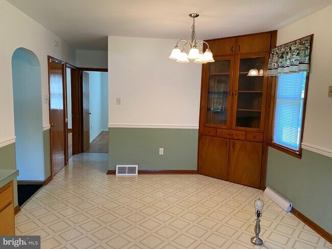 Building Photo - 1534 Chestnut Ridge Rd