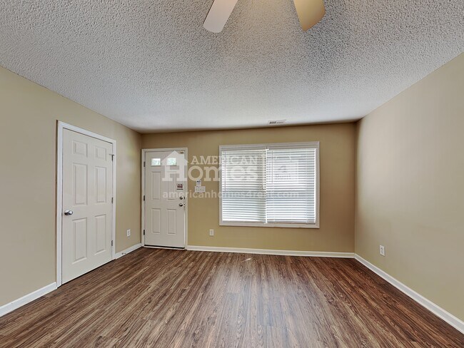 Foto del edificio - 4203 Panther Creek Parkway
