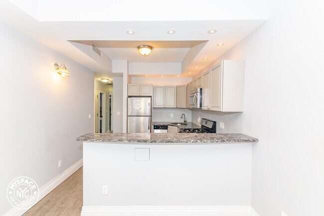 Building Photo - 776 Halsey St