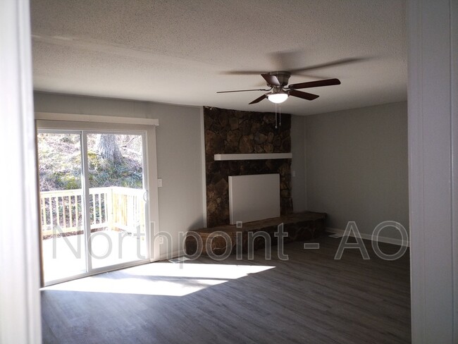 Building Photo - 4365 Stonewall Tell Rd