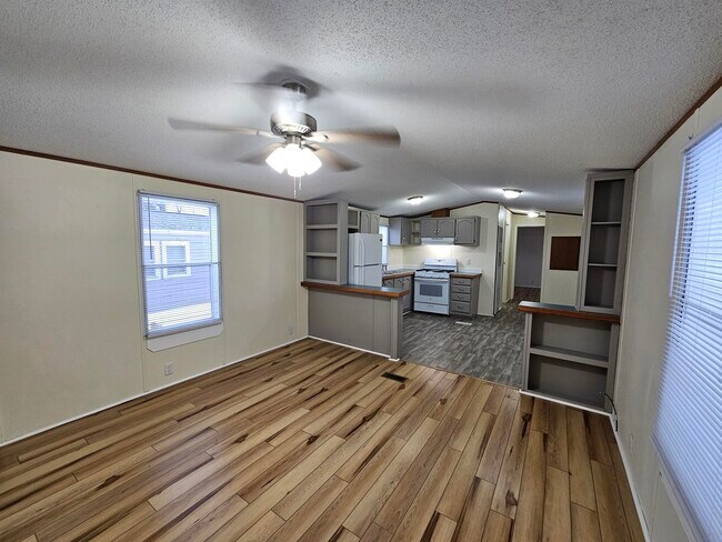 Foto del edificio - 5687 Lowell Rd