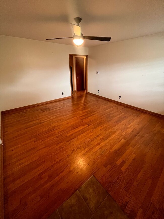 Building Photo - 2 Bed/ 2 Bath
