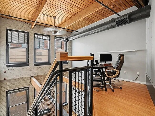 Building Photo - 600 Monroe Ave NW