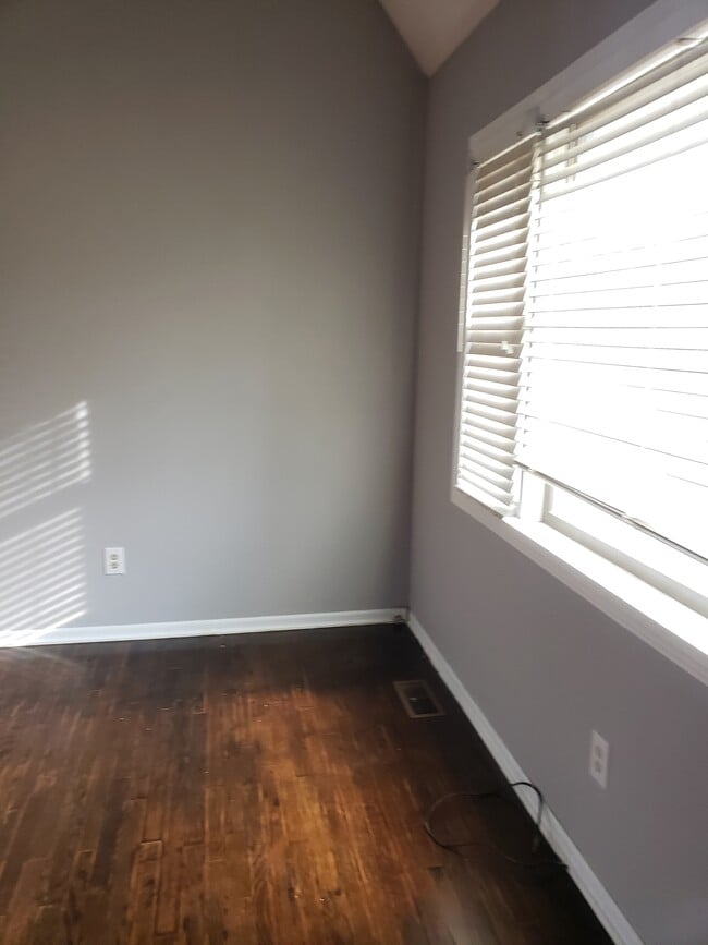 Building Photo - 6 NE 62nd Pl