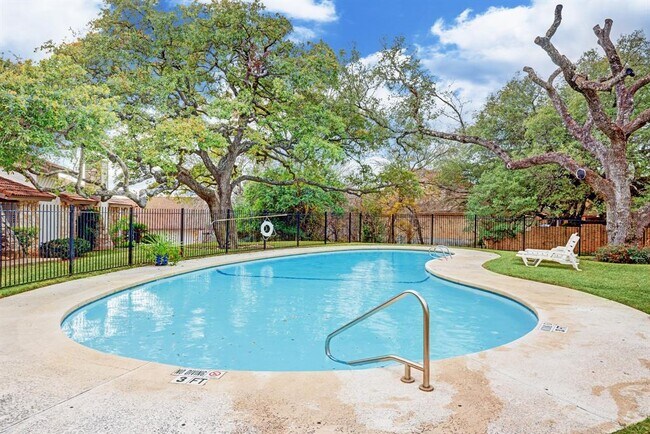 Foto del edificio - 2217 Onion Creek Pkwy
