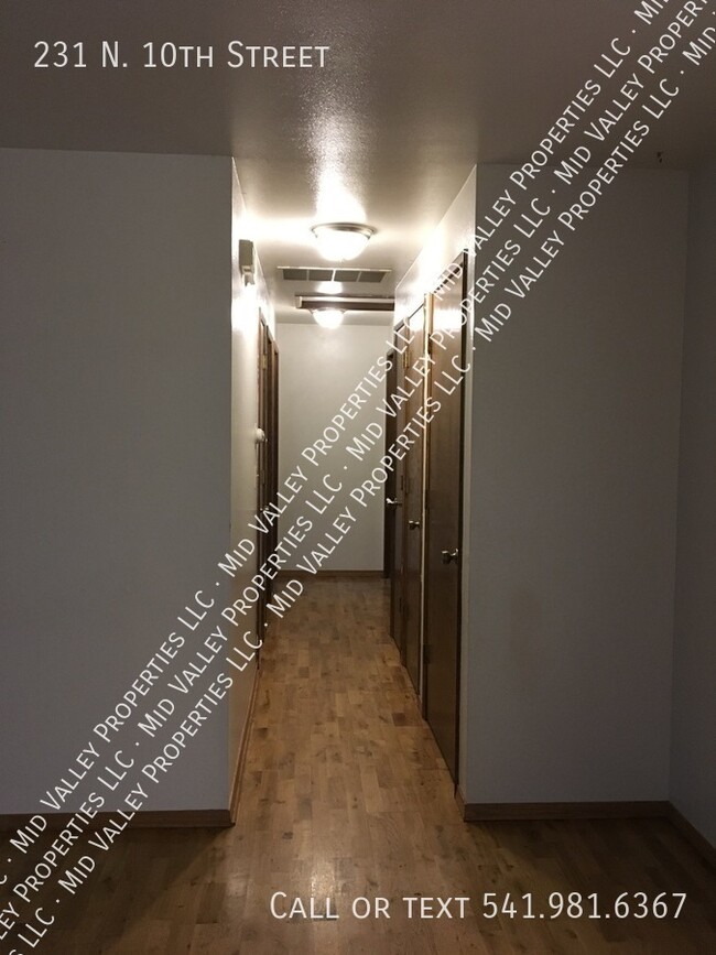 Foto del edificio - 3 Bedroom, 1 Bath Duplex in Philomath
