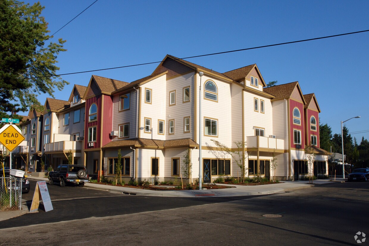 Primary Photo - Elaine Station Apartments