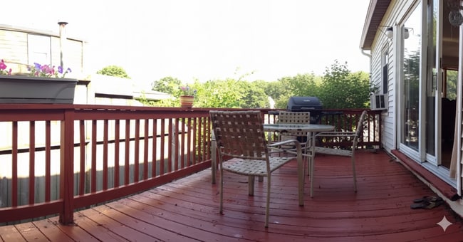 Deck - 165 Gaston St