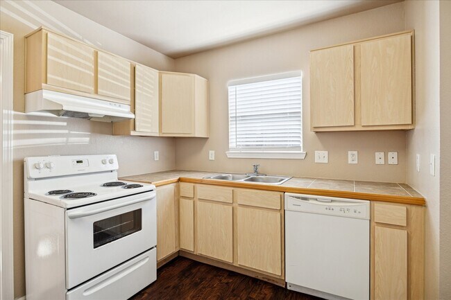 Foto del edificio - 1225 W 25th St