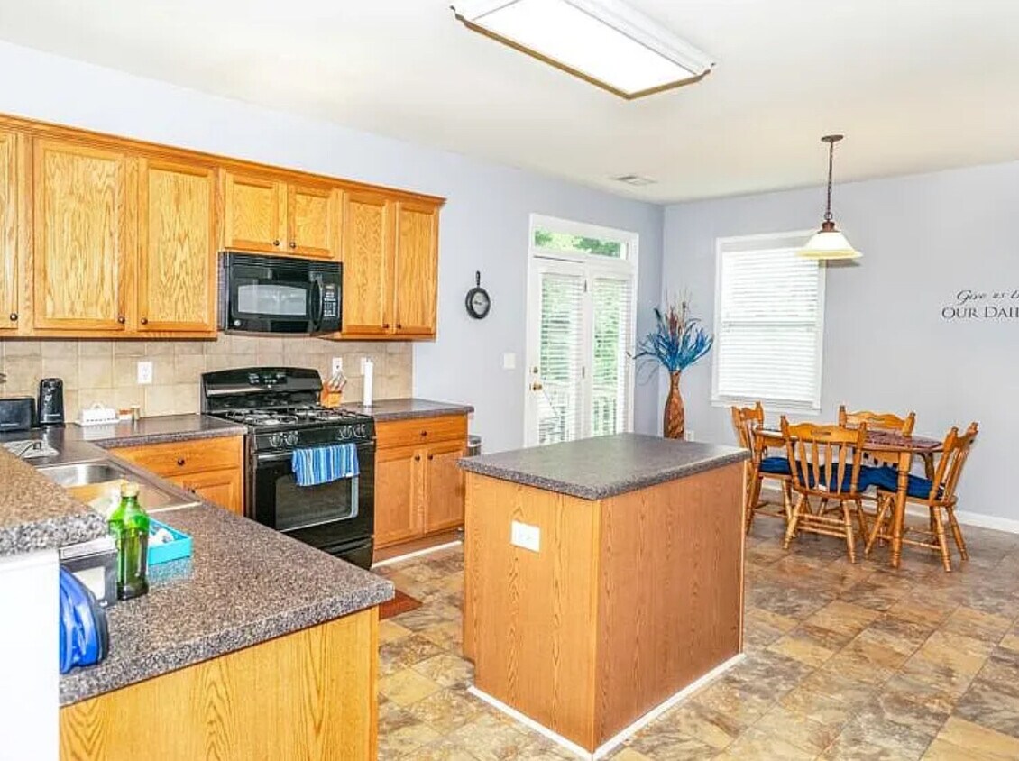 Foto del edificio - 432 Poplar Farms Dr