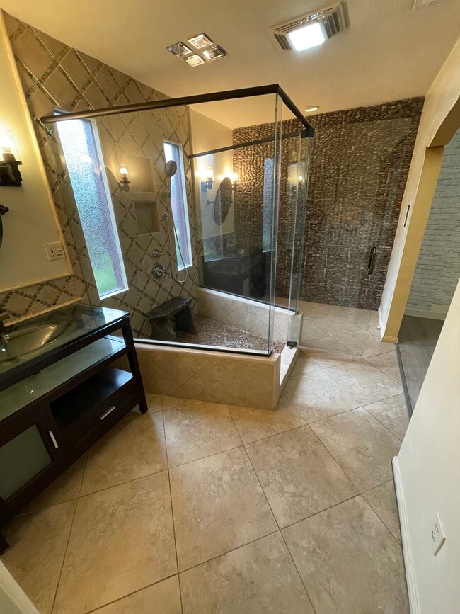 Building Photo - 163 California Ave