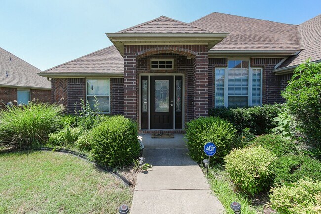 Building Photo - Gorgeous 3 Beds + 2.5 Bath Home