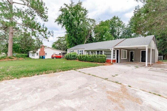 Building Photo - REDUCED!