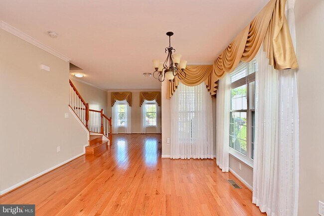 Building Photo - 8131 Landfall Ct
