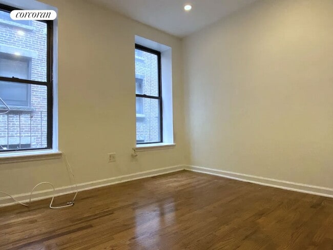 Building Photo - 222 Thompson St
