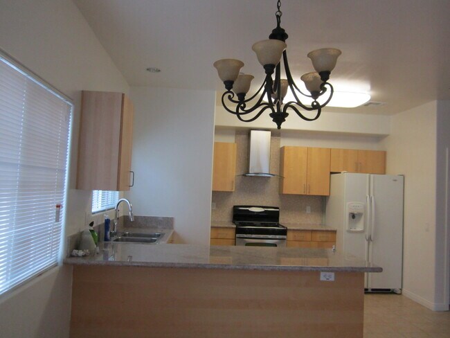 Building Photo - 122 N Avenue 23