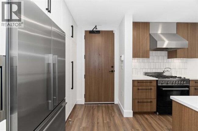 Building Photo - 6933 CAMBIE St