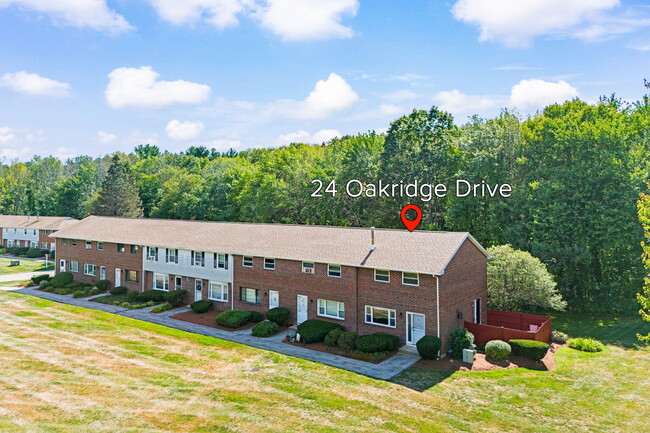 Foto del edificio - 24 Oakridge Dr