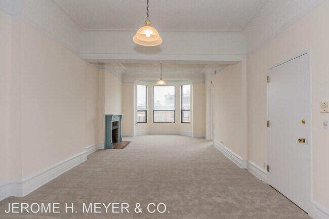 Building Photo - 901 W Armitage Ave