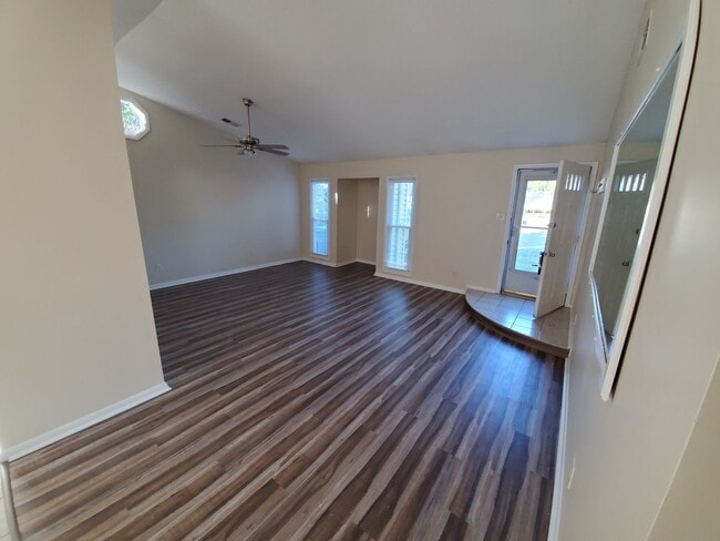 Building Photo - Cozy Single Family Ranch in Timberlake Nei...